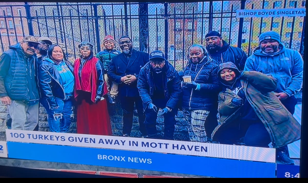 Bronx News 12 - 100 Turkeys Given Away in Mott Haven